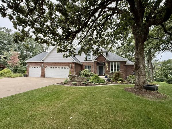 40 Royal Wood Drive , Lasalle, IL 61301