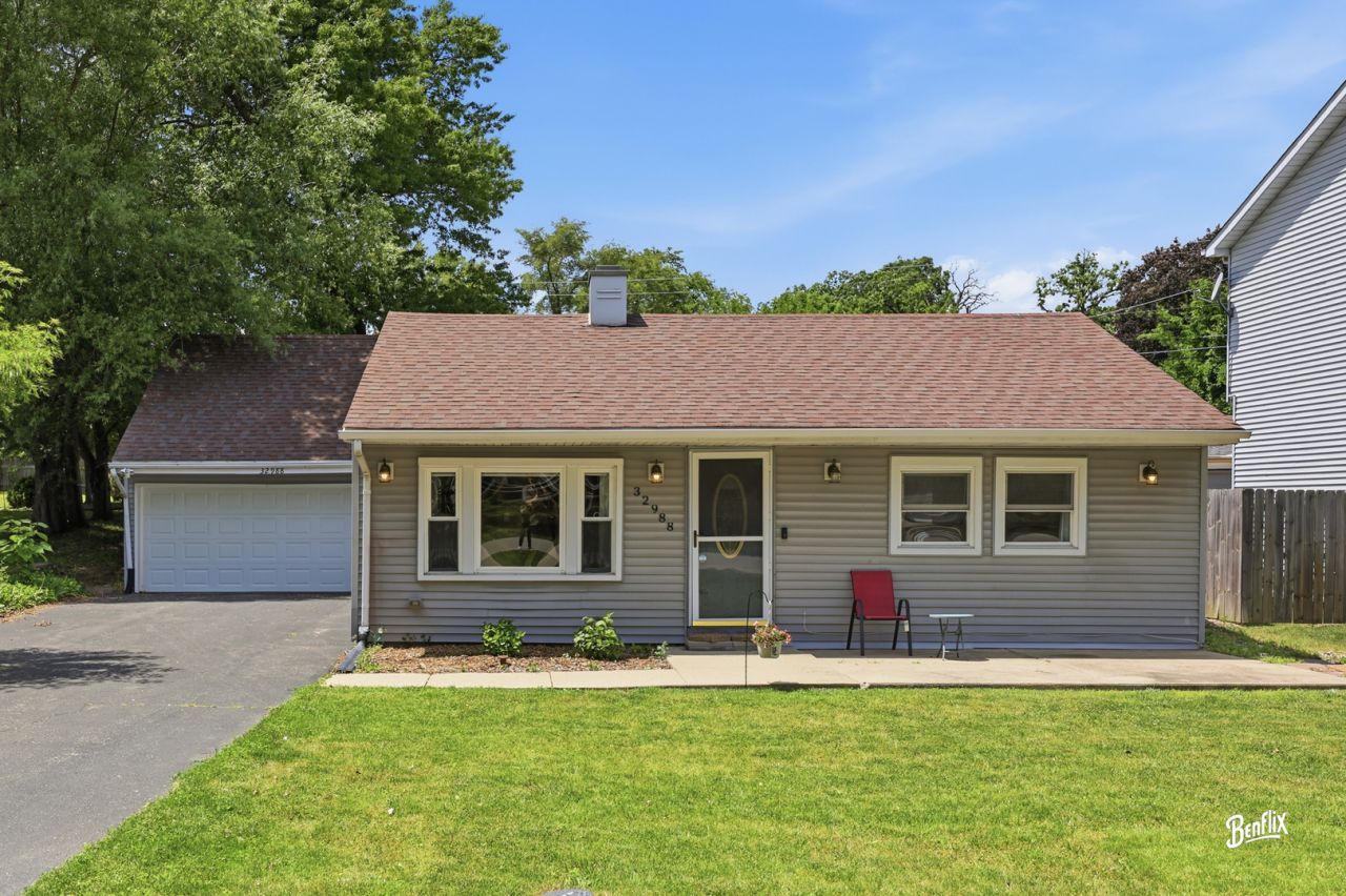 32988 N Meadow Road , Grayslake, IL 60030