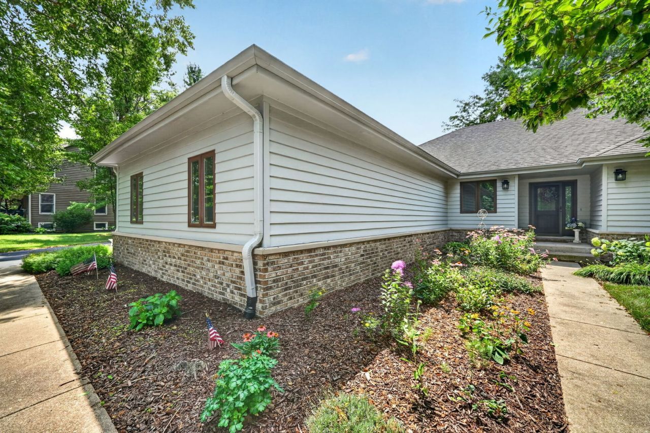 10293 E Hickory Ridge Drive, Rochelle, IL 61068
