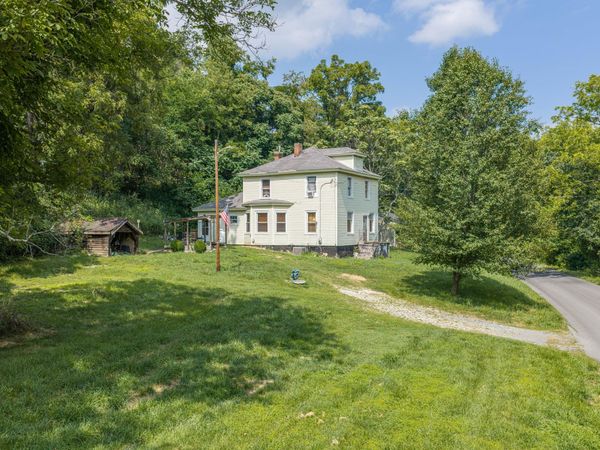 513 Parsons RD , Troutville, VA 24175