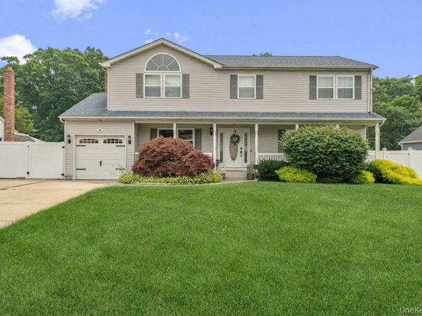 89 Floyd Street , Deer Park, NY 11729