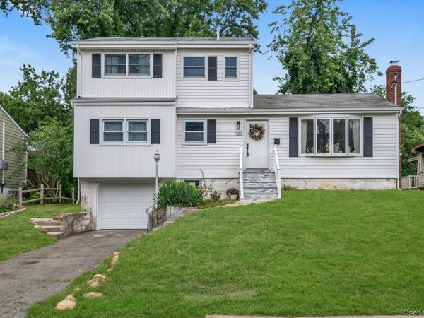 120 Glenwood Road , Glenwood Landing, NY 11547