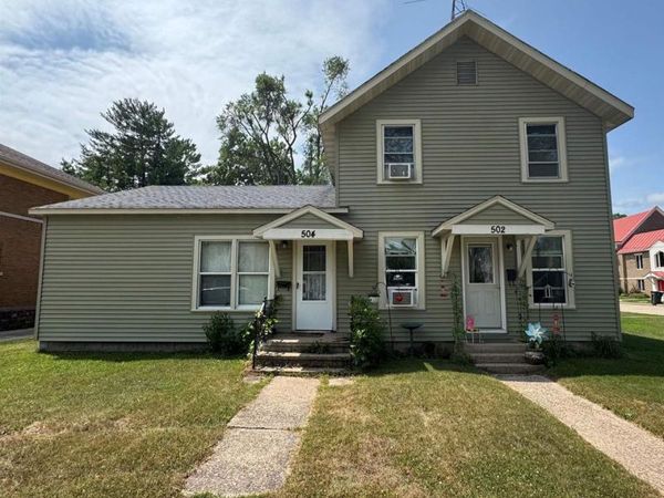 502 JEFFERSON STREET, Waupaca, WI 54981