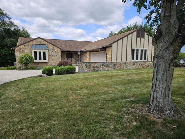 15811 Sunset Boulevard, Wapakoneta, OH 45895