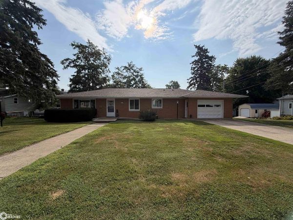 411 N 15Th Street, Centerville, IA 52544