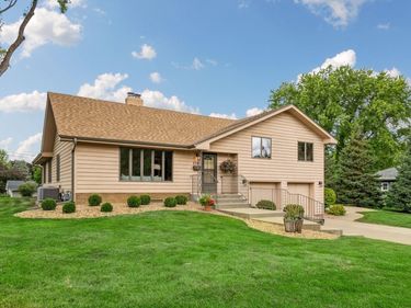 2345 Xylon Avenue N, Golden Valley, MN 55427