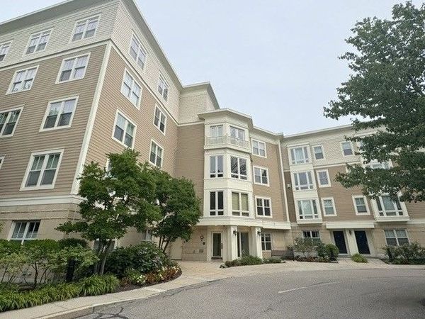 2-14 Saint Paul St, Unit 104, Brookline, MA 02446