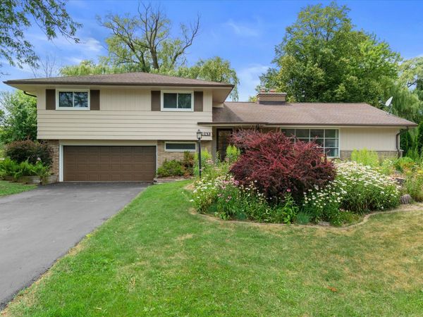 9041 Rexleigh Dr, Bayside, WI 53217