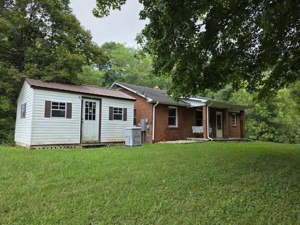 352 Sawmill Hill RD NW, Willis, VA 24380