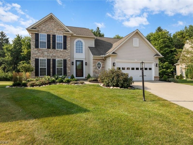 190 Cobblestone Court, Berea, OH 44017 Photo 1