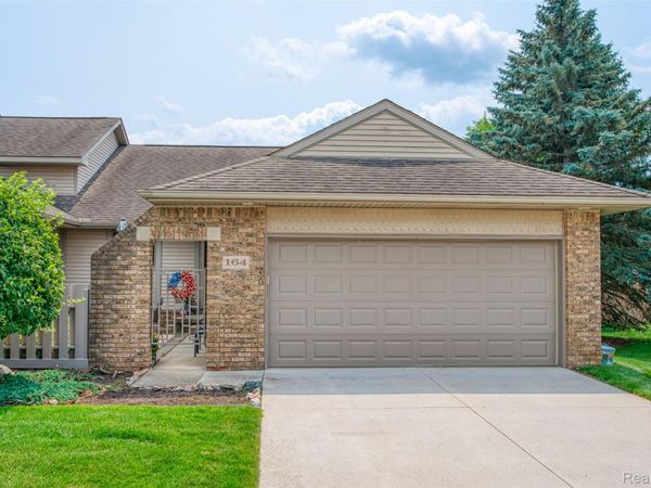 164 Addison Circle, Fowlerville Village, Mi 48836