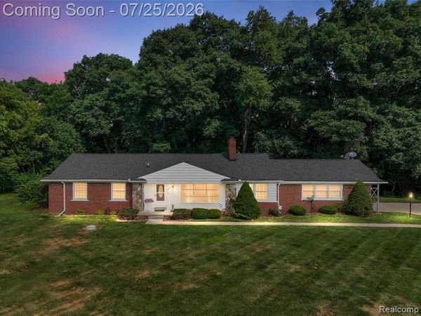24800 N Cromwell Drive, Franklin Vlg, MI 48025