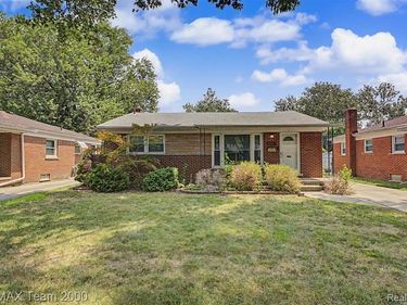 8350 N Evangeline Street, Dearborn Heights, Mi 48127