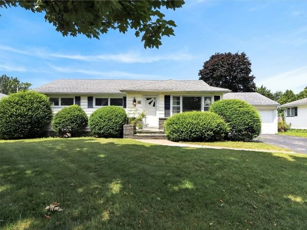 38 Stanridge Court, Rochester, NY 14617