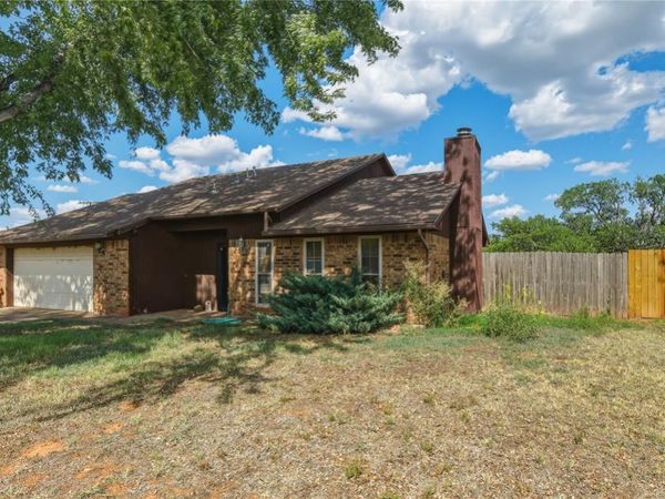 2058 W 7th Place, Elk City, OK 73644
