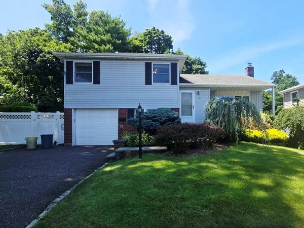 27 Humphrey Drive, Syosset, NY 11791