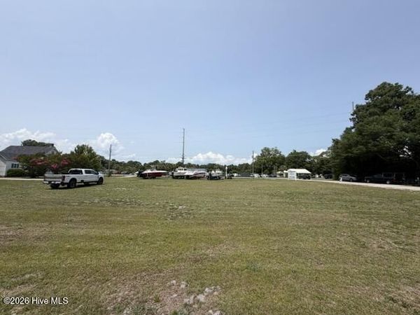 5319 Highway 24 , Bogue, NC 28570