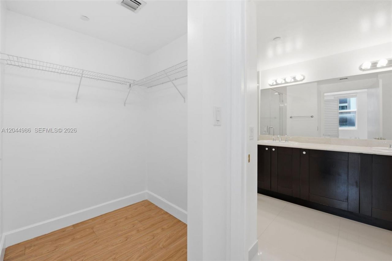 4100 Salzedo St , Unit 518, Coral Gables, FL 33146 Photo