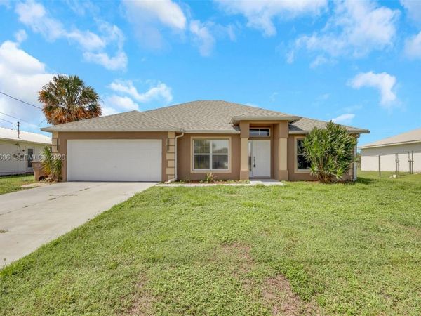 1807 NE 28th St , Cape Coral, FL 33909
