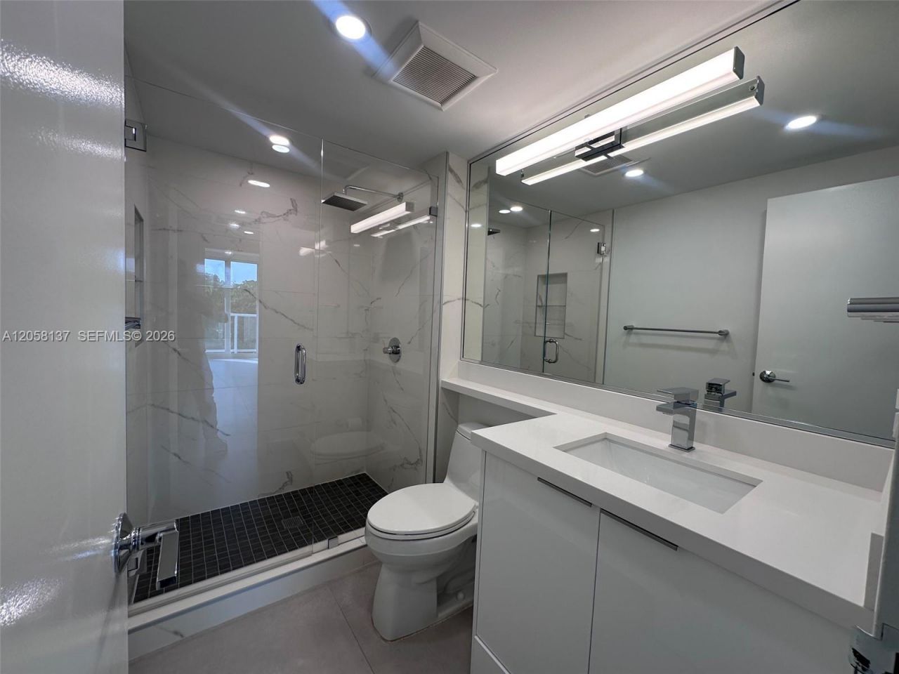 100 Bayview Dr , Unit 317, Sunny Isles Beach, FL 33160 Photo