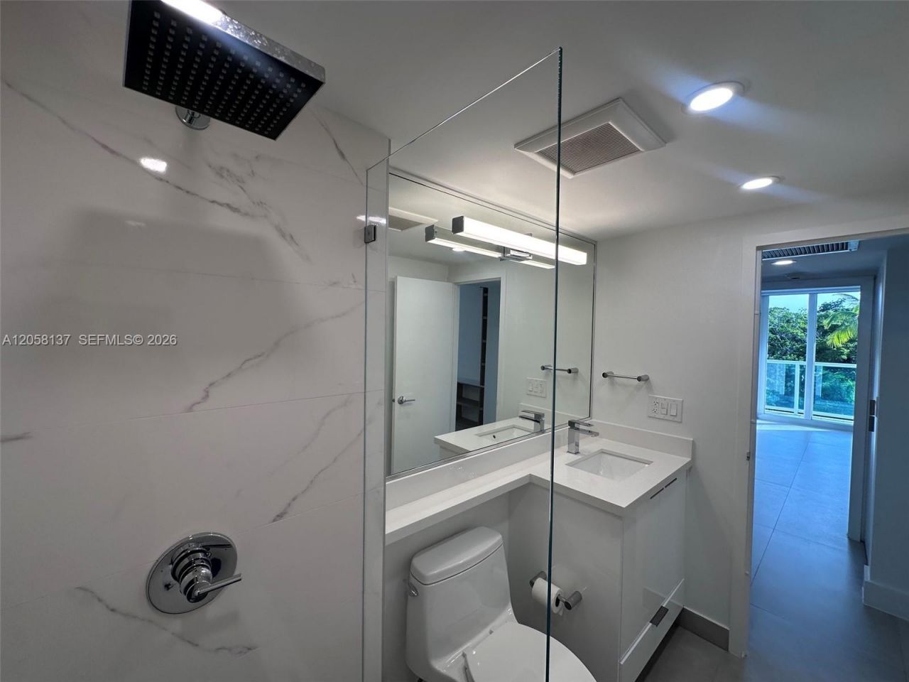 100 Bayview Dr , Unit 317, Sunny Isles Beach, FL 33160 Photo