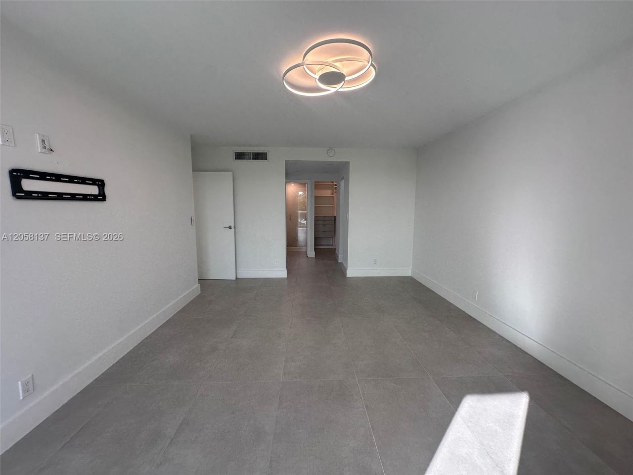 100 Bayview Dr , Unit 317, Sunny Isles Beach, FL 33160 Photo