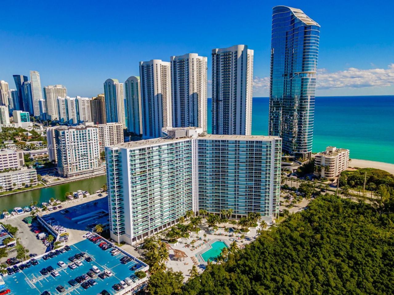 100 Bayview Dr , Unit 317, Sunny Isles Beach, FL 33160 Photo
