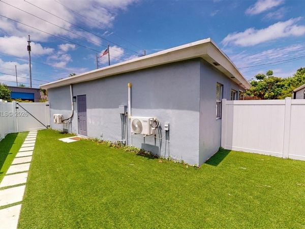 1904 SW 28th St, Fort Lauderdale, FL 33315