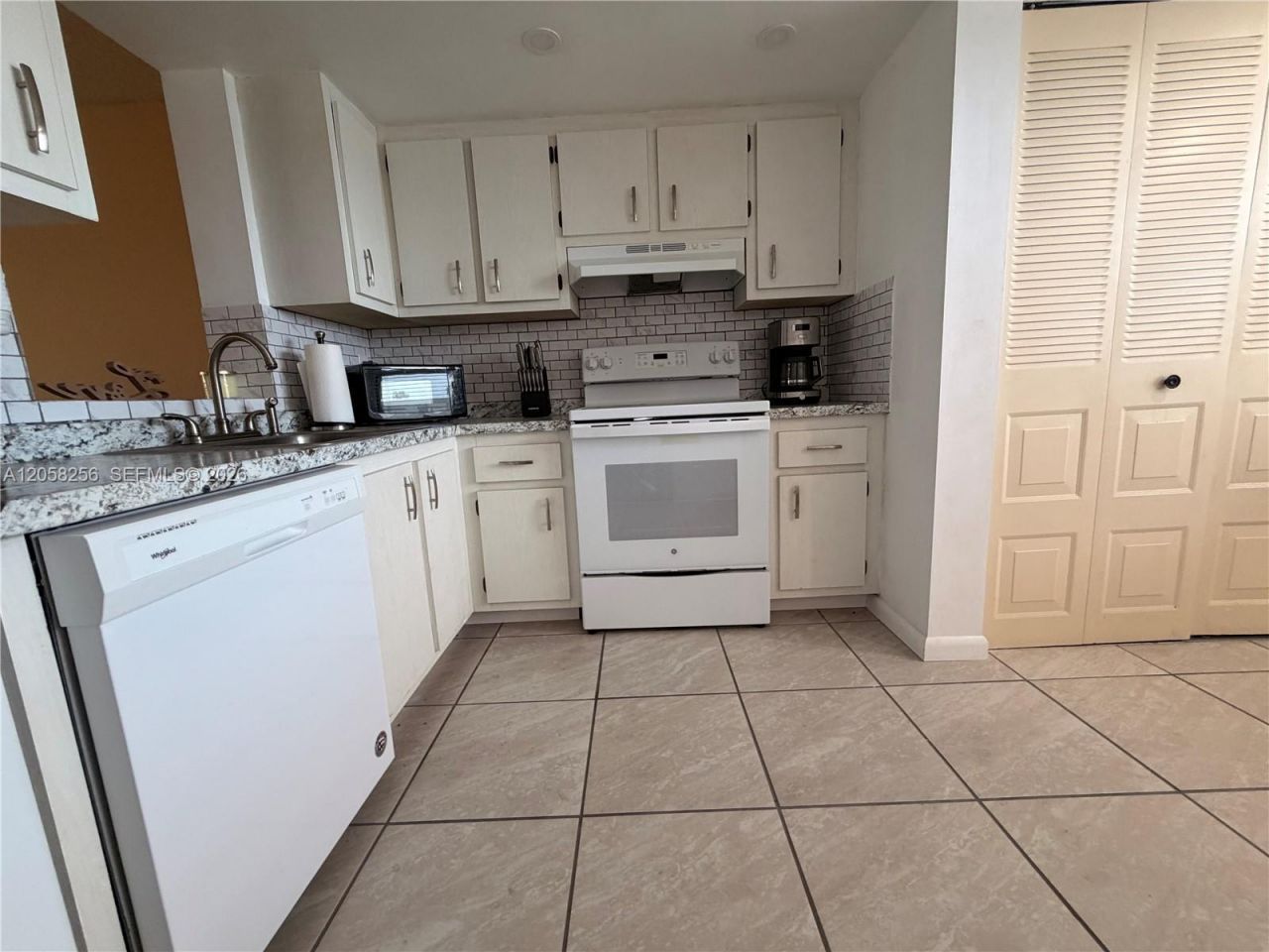 7620 NW 18th St, Unit 403, Margate, FL 33063 Photo