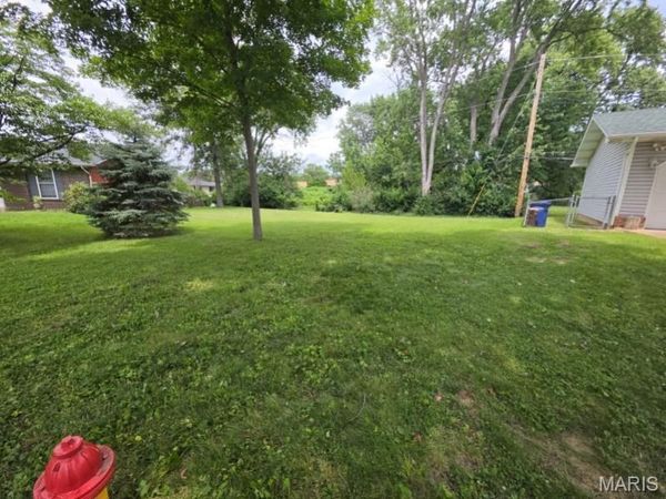 16 Gray Brooke Lane, Florissant, MO 63031