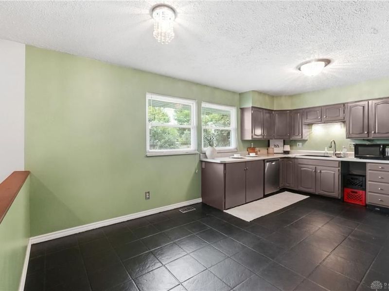 5908 Verdi Drive, West Carrollton, OH 45449 Photo 9