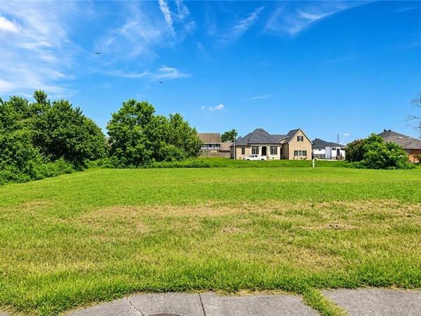 3912 EVANGELINE Avenue , Chalmette, LA 70043