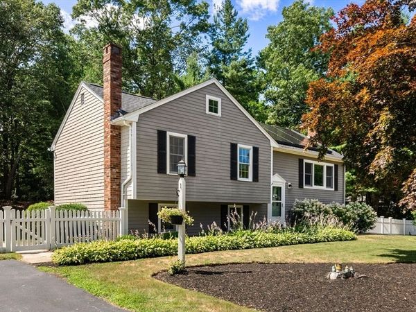 86 Maplewood Dr, Hanover, MA 02339