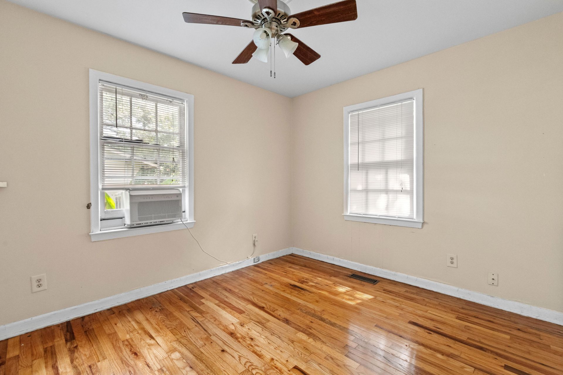 325 Tall Oak Avenue Photo 32