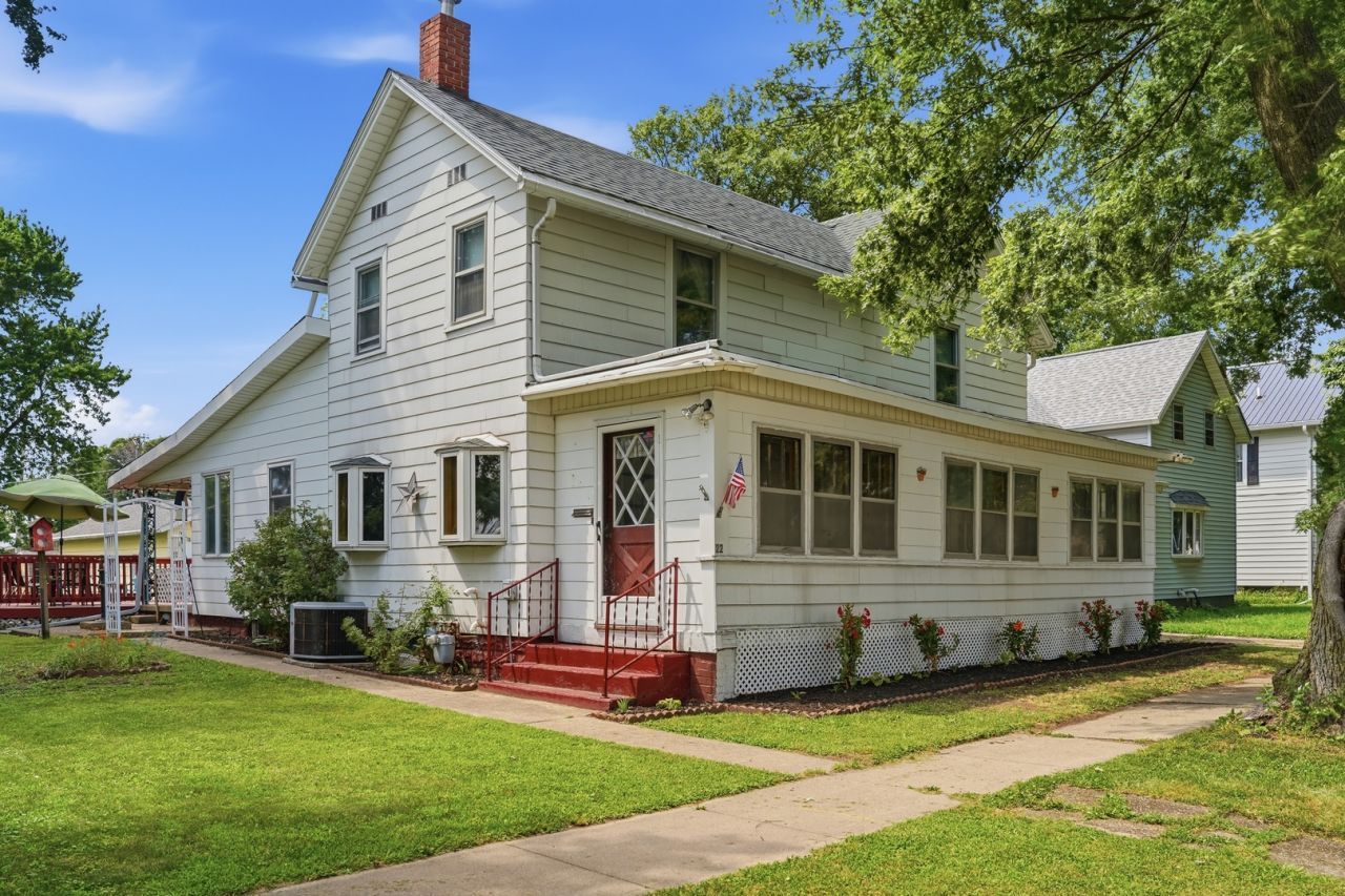 22 N METCALF Avenue , Amboy, IL 61310
