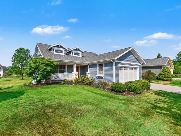 5526 Alhambra Drive SE, Grand Rapids, MI 49546