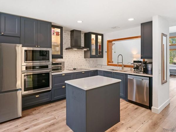 8647 Circle R Valley , Escondido, CA 92026