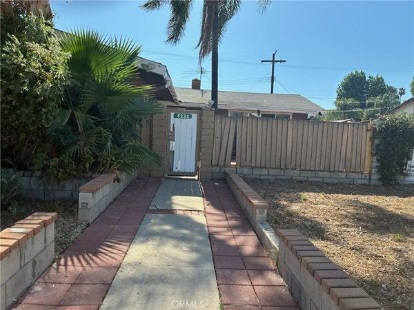 8233 Fallbrook , West Hills, CA 91304