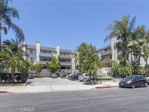 20253 Keswick Street, Unit 318, Winnetka, CA 91306