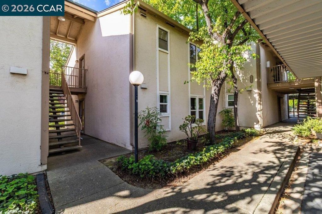 375 Camelback Drive, Unit 4, Pleasant Hill, CA 94523 Main Photo