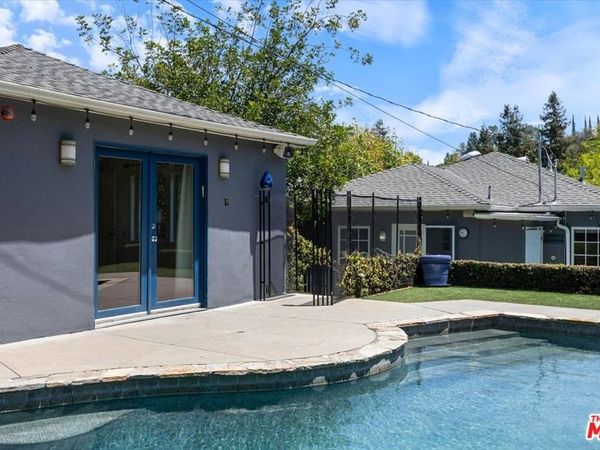 14041 Roblar Road , Sherman Oaks, CA 91423