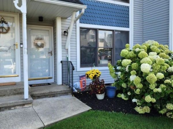 11 Burlington Ct, Hamburg, NJ 07419