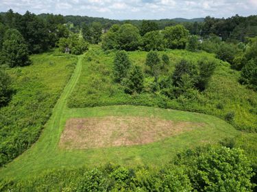 9991 Kentucky 490 , East Bernstadt, KY 40729