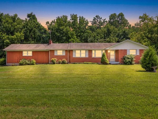 910 Highway 13 , Cunningham, TN 37052
