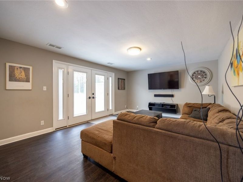 6547 Vallevista Drive, Mayfield Heights, OH 44124 Photo 16