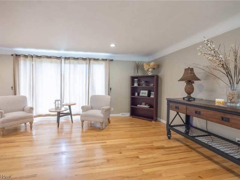 6547 Vallevista Drive, Mayfield Heights, OH 44124 Photo 7
