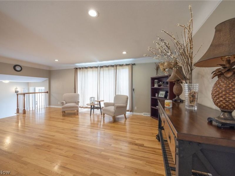6547 Vallevista Drive, Mayfield Heights, OH 44124 Photo 9