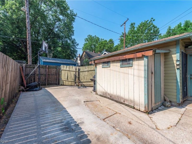 3097 Bradwell Avenue, Cleveland, OH 44109 Photo 11