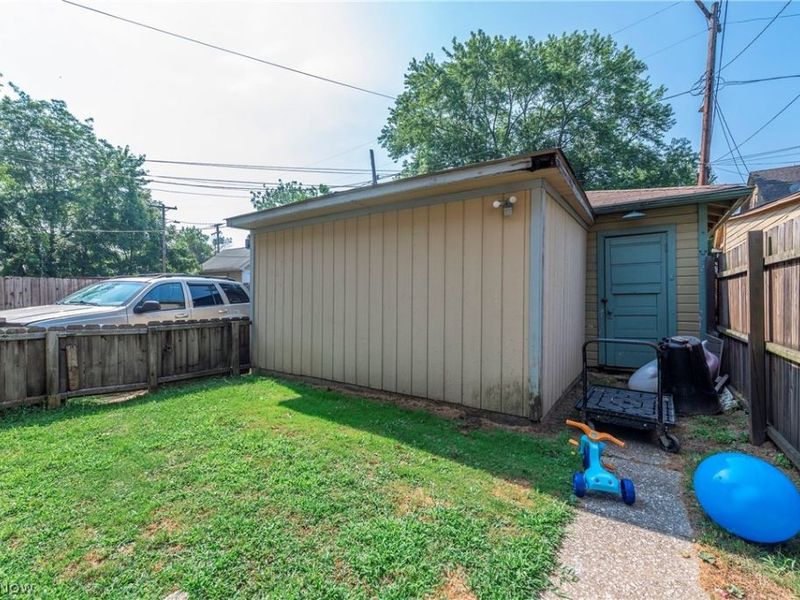 3097 Bradwell Avenue, Cleveland, OH 44109 Photo 5