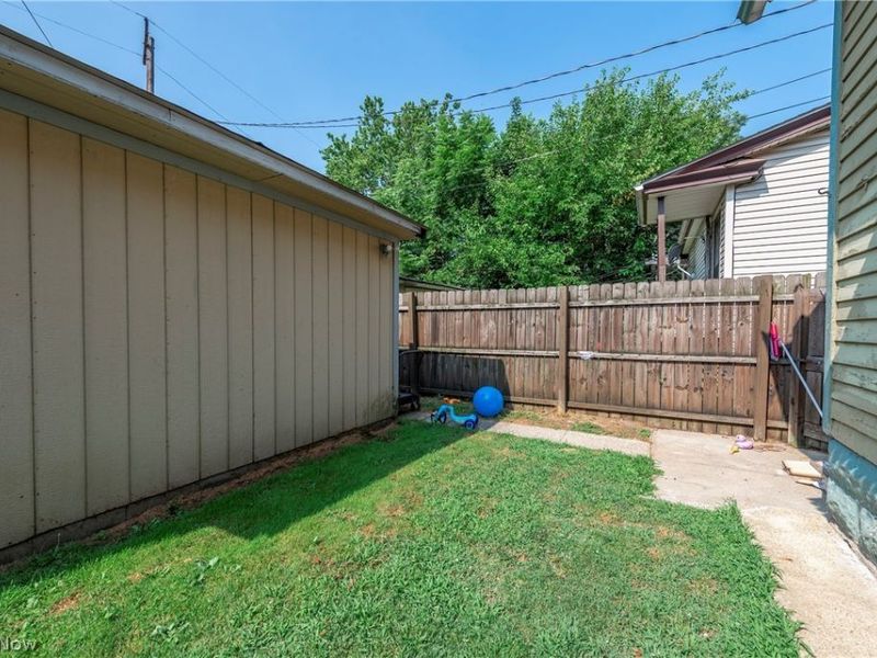 3097 Bradwell Avenue, Cleveland, OH 44109 Photo 7